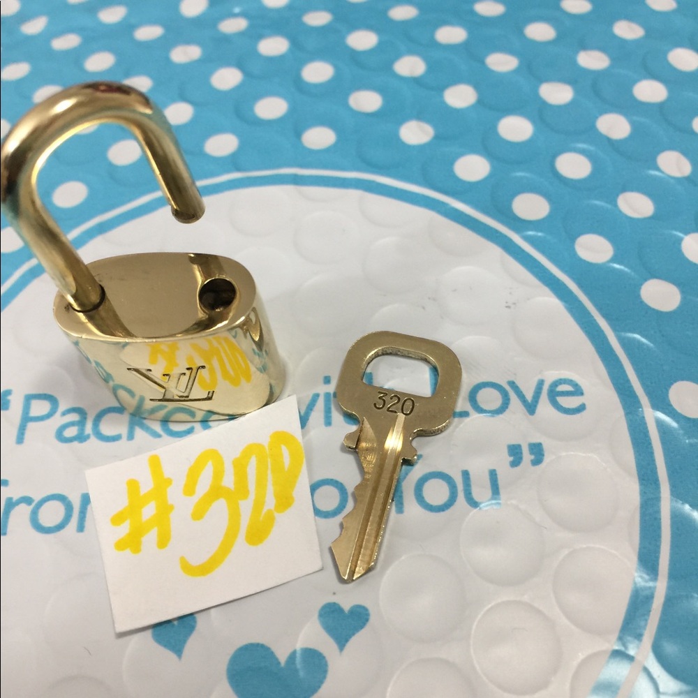 Authentic Louis Vuitton Lock and key 320 - Picture 4 of 5